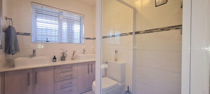 2 Bedroom Property for Sale in Chrismar Western Cape